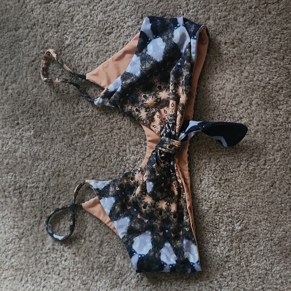 Noor print wolven threads tie front top